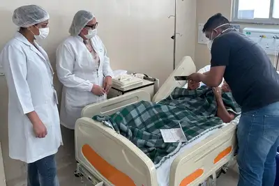 notícia: Assistência social transforma cuidado em dignidade com média de 2.500 atendimentos mensais no Hospital Galileu