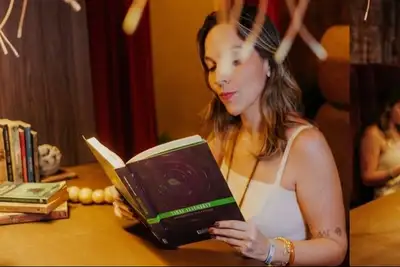 notícia: Obra de Benedicto Monteiro compõe o cenário do pavilhão paraense na Bienal de Arquitetura