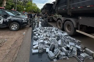 notícia: Ação integrada entre PMPA e PRF apreende uma tonelada de drogas em Goianésia