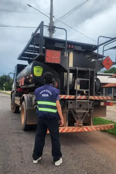 notícia: Sefa apreende 10 mil litros de gasolina de aviação em Conceição do Araguaia