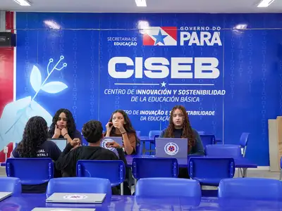 notícia: Primeira escola bilíngue do Estado impulsiona novas oportunidades a alunos da rede pública