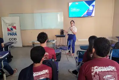 notícia: Seju promove curso de elaboração de currículo profissional para estudantes de escola pública