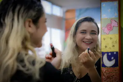 notícia: Hospital de Clínicas Gaspar Vianna promove ensaio fotográfico para mães da pediatria em Belém