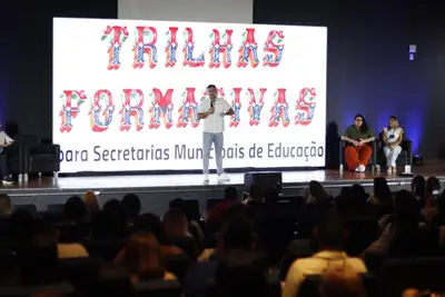 notícia: "Trilhas Formativas 2026" reúne gestores em aula magna e fortalece a educação no Pará