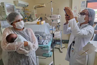 notícia: Mães e crianças ganham sessão de fotos no Hospital Regional do Baixo Amazonas