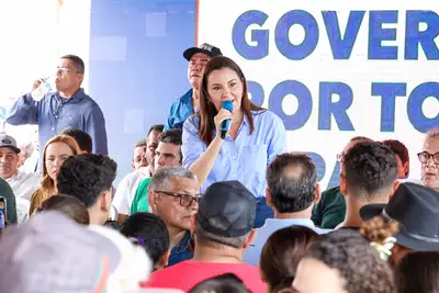 notícia: Governadora Hana Ghassan entrega R$ 2,5 milhões em benefícios para moradias a 325 famílias de Pau’Darco  