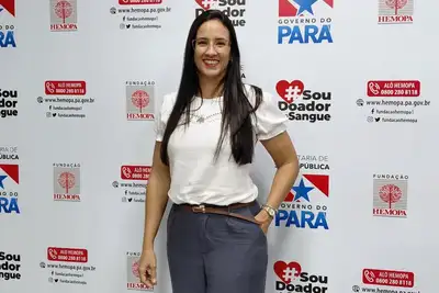 Lorene Mota, assistente social da Fundação Hemopa, atua em campanhas externas para ampliar o acesso à doação de sangue.