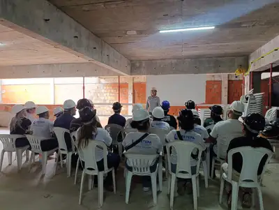 notícia: Alunos da Escola Técnica Costa e Silva realizam visita em canteiro de obras