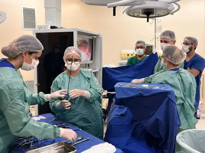notícia: Hospital Geral de Tailândia realiza primeira cirurgia por vídeo e marca avanço histórico na saúde regional
