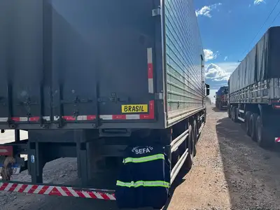 notícia: Fiscais da Sefa apreendem óleos lubrificantes e madeira serrada