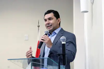 Franklin Rocha, cirurgião plástico