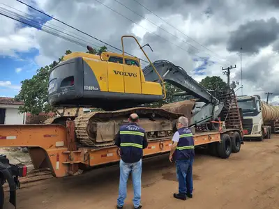 notícia: Secretaria da Fazenda do Pará (Sefa) apreende escavadeira hidráulica em Cachoeira do Piriá 