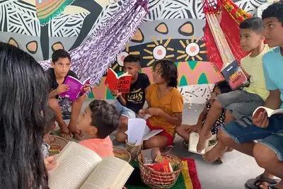 notícia: Fundação Cultural do Pará amplia acervo da primeira biblioteca pública comunitária em território quilombola