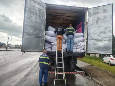 notícia: Fiscais da Sefa apreendem mais de R$ 800 mil em roupas de cama