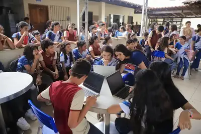 notícia: "Scratch Day" mobiliza estudantes da Escola "Fé em Deus" com atividades de programação e criatividade