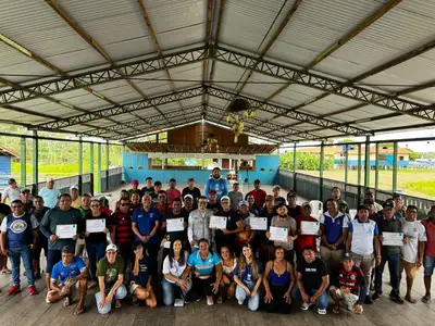 notícia: Semas entrega lancha e certificados do Acordo de Pesca do Tapará, em Santarém