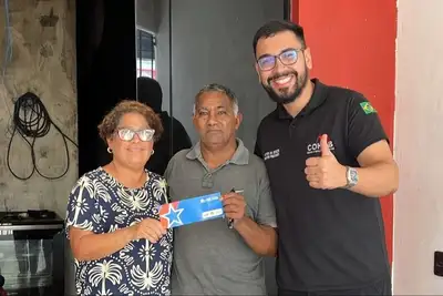 notícia: Famílias que perderam suas casas em incêndios recebem auxílio habitacional do governo do Pará