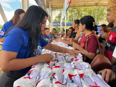 notícia: Programa 'Por Todas Elas' entrega 1.195 óculos a moradores de Marituba