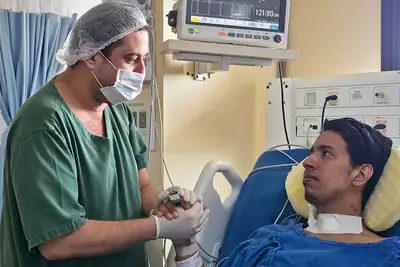 notícia: Paciente vence complicações da dengue no Abelardo Santos