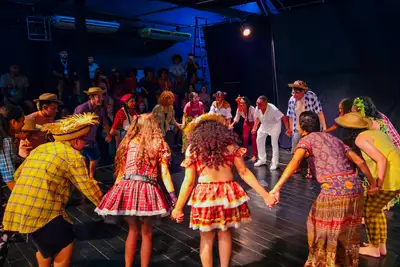 notícia: Núcleo de Oficinas Curro Velho encerra segundo módulo de oficinas de 2026 com apresentações de música, dança e teatro