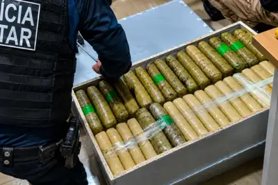 notícia: Base Candiru apreende 117 quilos de 'supermaconha' em embarcação no rio Amazonas