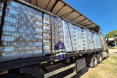 notícia: Sefa apreende mais de 8 mil caixas de cerveja, 48 toneladas de soja e peças de PVC