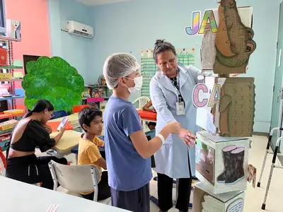 notícia: Classe Escolar do Hospital Metropolitano une educação e humanização