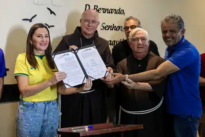 notícia: Governadora Hana Ghassan amplia atendimento na Santa Casa de Misericórdia de Óbidos  