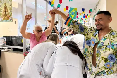 notícia: Música leva acolhimento e emoção aos corredores do Hospital Ophir Loyola