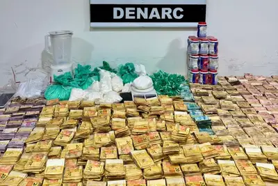 notícia: Polícia Civil prende cinco pessoas e apreende R$ 329 mil durante operação contra o tráfico de drogas