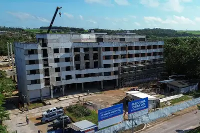 notícia: Obras do novo Hospital Regional Público do Leste aceleram em Paragominas com 100 operários  