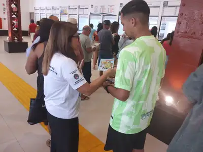 notícia: Seju orienta passageiros sobre prevenção às drogas e enfrentamento ao tráfico de pessoas em Belém