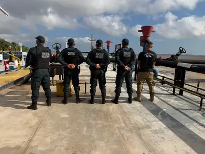 notícia: Fiscais da Sefa, com apoio da PM, apreendem mais de 590 mil litros de querosene de aviação