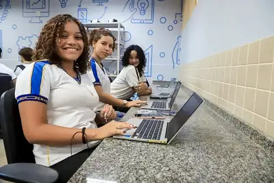 notícia: Seduc entrega a nova Escola Benvinda de Araújo Pontes a Abaetetuba