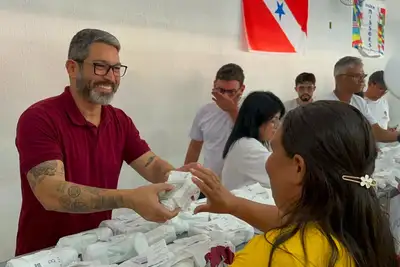 notícia: 'Por Todas Elas' entrega mais de 450 óculos a moradores do bairro do Tapanã, em Belém
