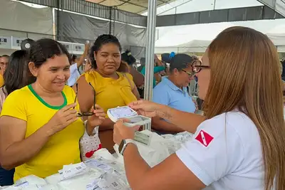 notícia: Moradores de Mocajuba recebem novos óculos de grau por meio do Programa Por Todas Elas