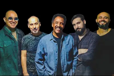 notícia: Teatro Margarida Schivasappa recebe apresentações da banda Renato e Seus Blue Caps