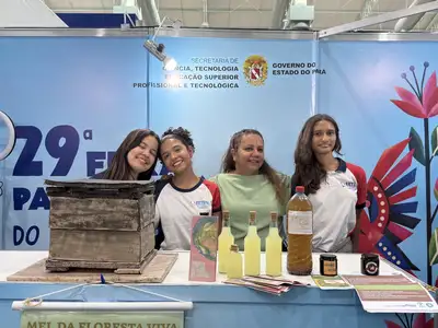notícia: Três escolas técnicas apresentam projetos desenvolvidos por alunos na Feira do Livro