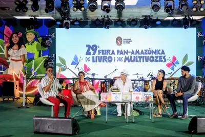 notícia: Roda de conversa aborda literatura e imaginário na Feira Pan-Amazônica do Livro