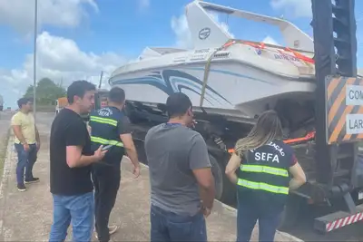 notícia: Fiscalização apreende lancha de luxo e carga de frutas irregulares no Nordeste paraense