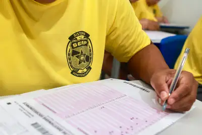 notícia: Seap faz provas que garantem diplomas no sistema prisional