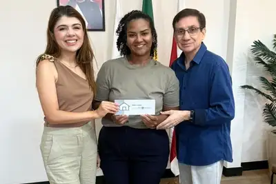notícia: Famílias vítimas de incêndio em dois bairros de Belém recebem benefício habitacional ‘Sua Casa'